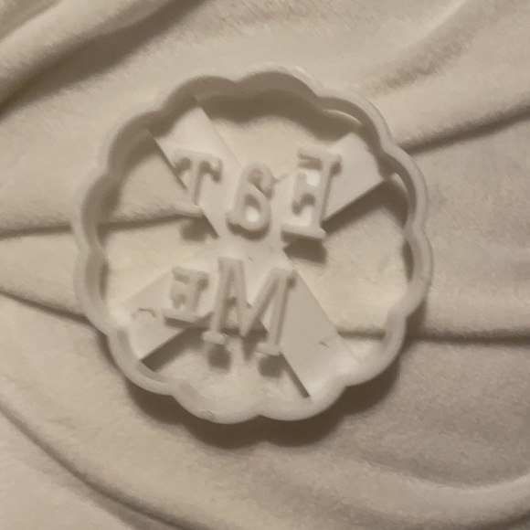 Alice in Wonderland Cookie Cutters Set of 3 - Picture 5 of 7